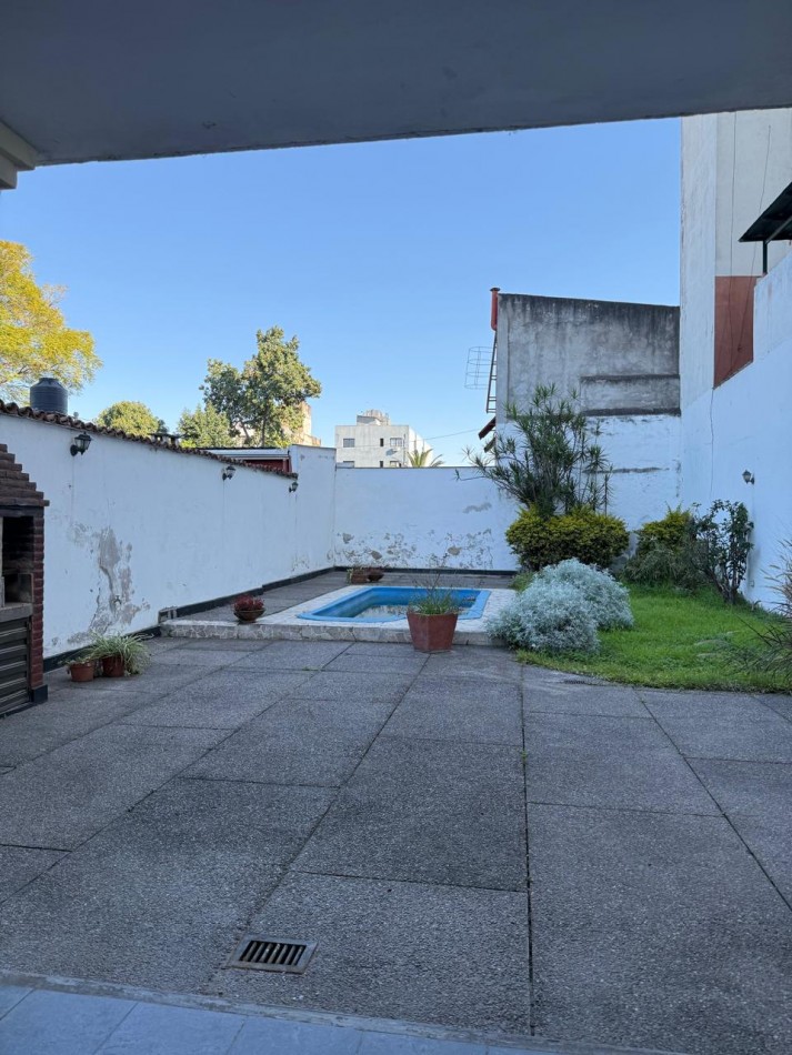 EN VENTA - CASA CON PILETA Y APTA CREDITO HIPOTECARIO