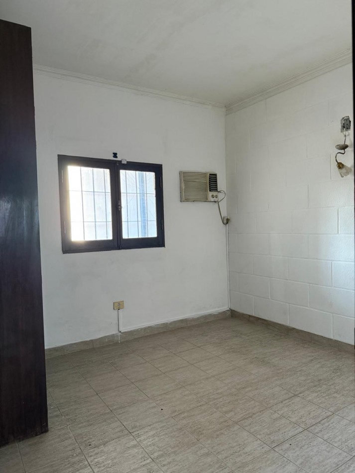 EN VENTA - CASA CON PILETA Y APTA CREDITO HIPOTECARIO