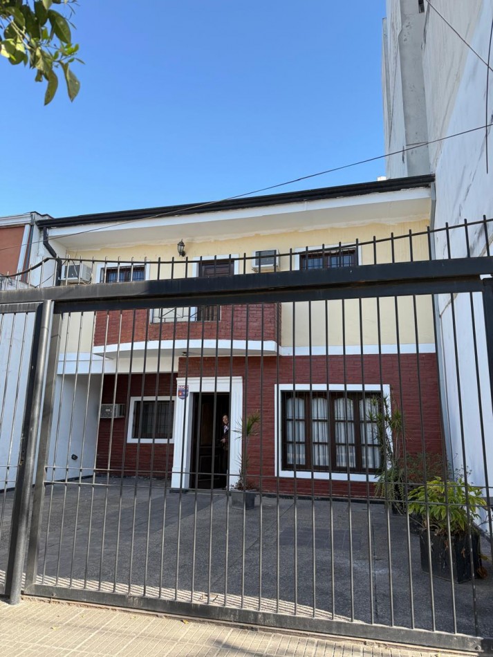 EN VENTA - CASA CON PILETA Y APTA CREDITO HIPOTECARIO