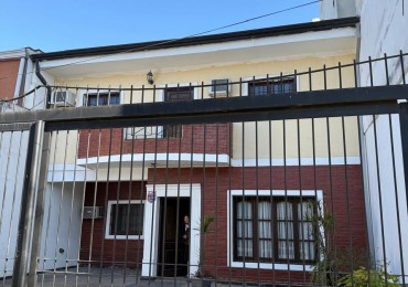 EN VENTA - CASA CON PILETA Y APTA CREDITO HIPOTECARIO